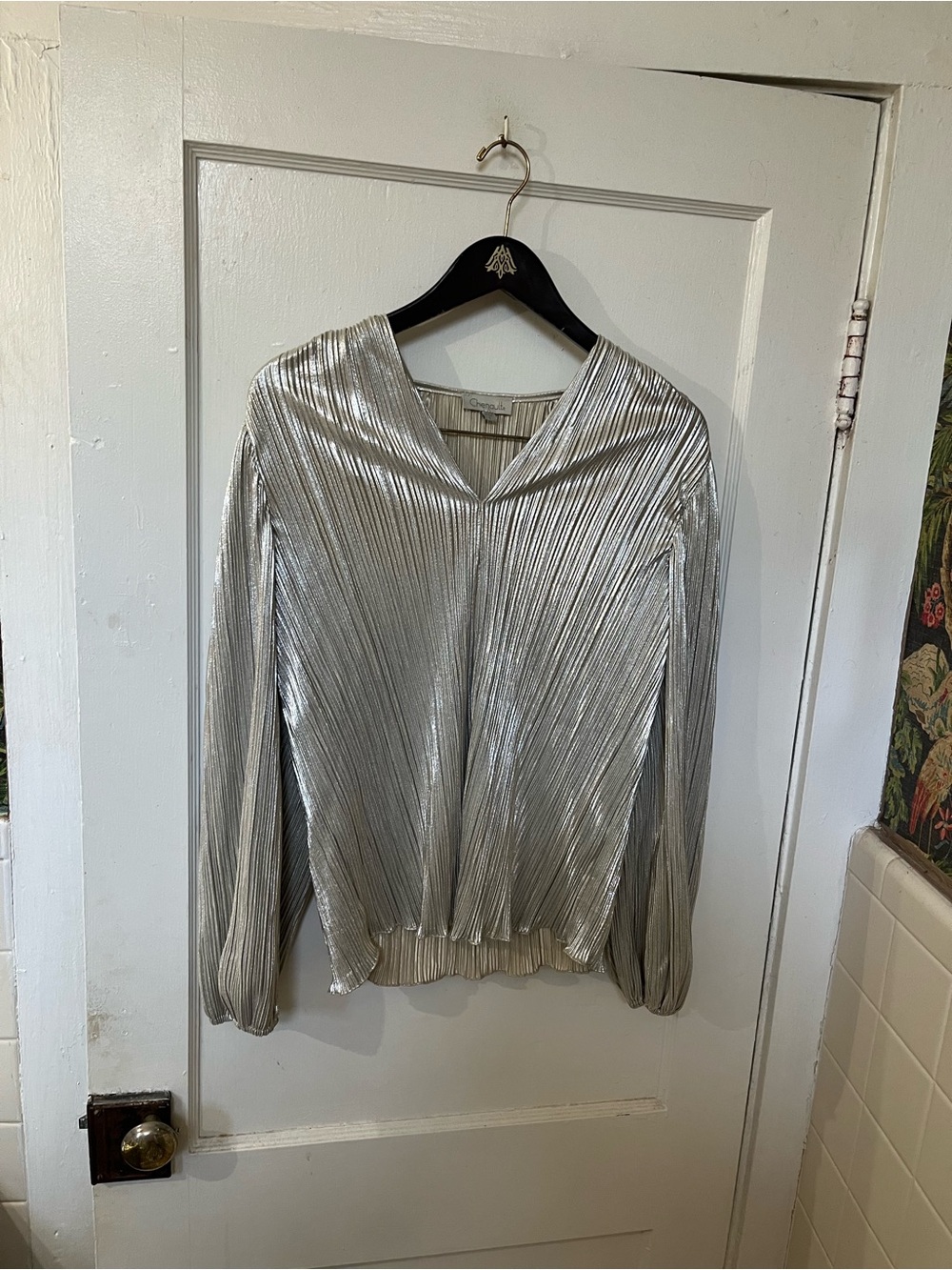 Chenault Silver Metallic Pleated V-Neck Blouse Top L EUC Long Sleeve Party